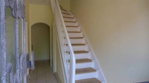 Hausflur und Treppenhaus - 4 Zimmer Reihenmittelhaus zum Kaufen in Hückelhoven