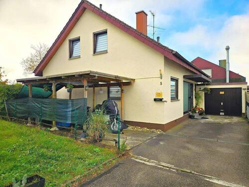 1. Ostseite Eingangsbereich - 5 Zimmer Einfamilienhaus in Mutlangen