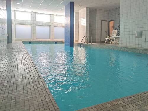 Schwimmbad - 4 Zimmer Etagenwohnung in Düsseldorf