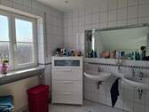 Bad mit 2 Waschbecken.jpg - 