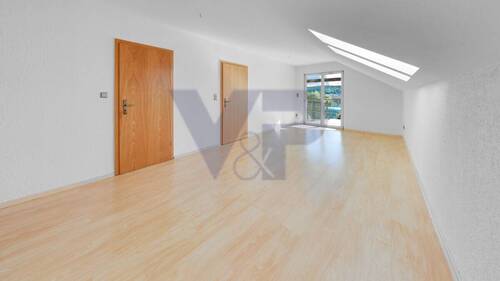 Wohnzimmer 2 - 2 Zimmer Etagenwohnung in Gera