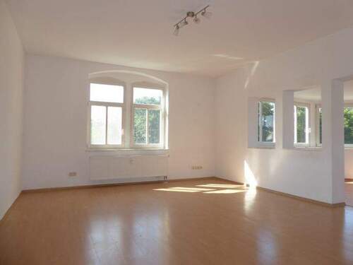 Wohnzimmer - Helle und freundliche 3-Zimmer-Wohnung mit Wintergarten und 2 kleinen Balkonen in zentraler Wohnlage von Rudolstadt