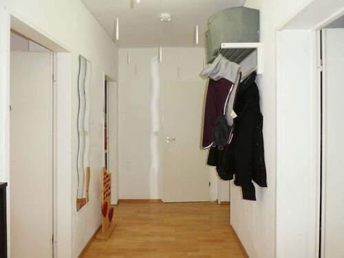 Blick in den Flur - Etagenwohnung mit 72,00 m² in Wächtersbach zum Kaufen
