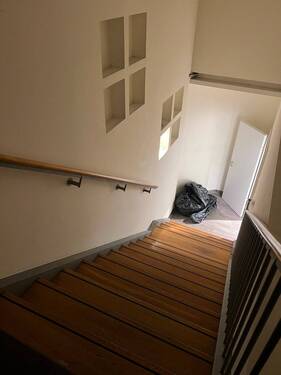 Treppenaufgang_Gewerbefläche - 