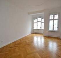 Spacious 2 bedrooom apartment in leafy Pankow district with kitchen