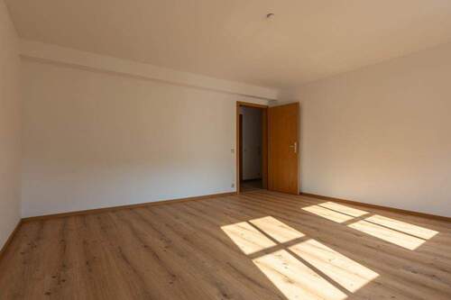 Wohnzimmer (2) - 2 Zimmer Etagenwohnung in Passau