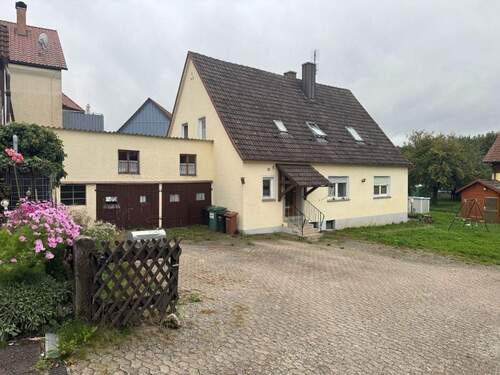IMG_0214 - Familienfreundlich wohnen: Ein- bis Zweifamilienhaus mit Potenzial in Ehingen