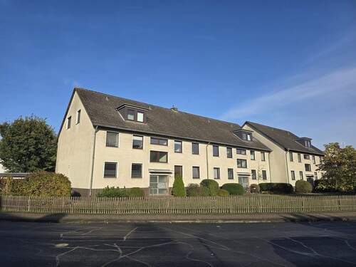 Außenansicht - Einziehen & Wohlfühlen - helle 2,5-Zimmer-Wohnung mit Loggia und Garage in Celle (AS-1020-116)