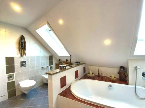 Bad im Dachgeschoss - 
