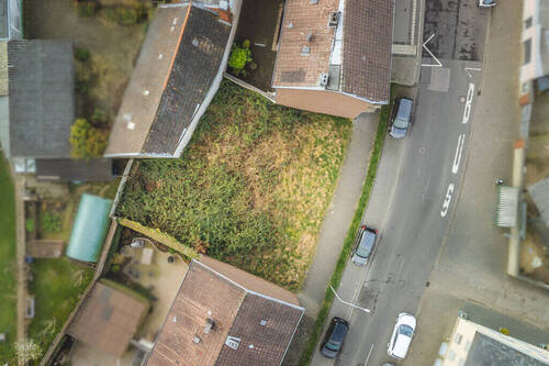 Drohnenaufnahme - Charmante Baulücke in ruhiger und begehrter Lage! Genehmigtes Bauvorhaben für ein 5-Familienhaus