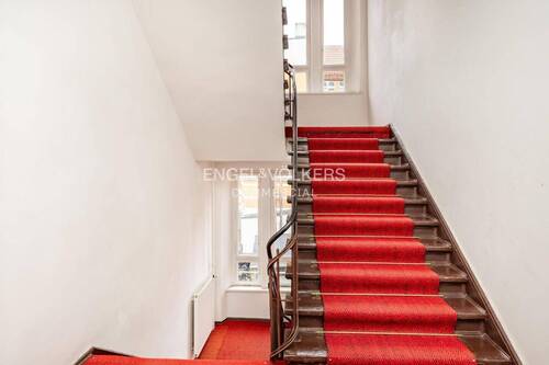 Treppenhaus - Einfamilienhaus zum Kaufen in Berlin
