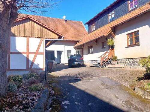 Zufahrt + Innenhof - 