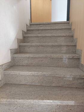 Treppe zum Dachgeschoss - 2 Zimmer Etagenwohnung in Hilders