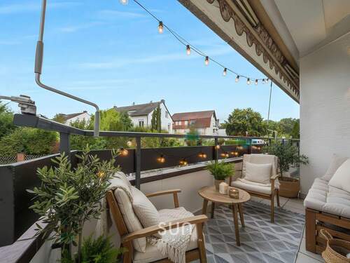 Gemütlicher Balkon - NEUBAU-FEELING im Bestand: Moderne 2-Zi-Wohnung am Feld- und Waldrand