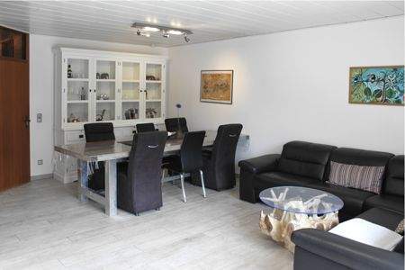 Wohnen - Reihenmittelhaus mit 111,00 m² in Krefeld zur Miete