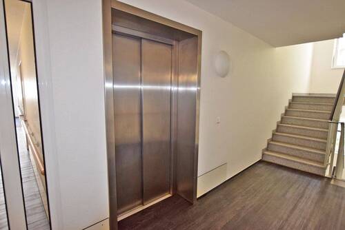 Aufzug und Treppenhaus - Einfamilienhaus zum Kaufen in Oberhausen