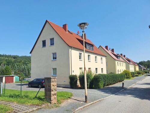 Zufahrt zu den Garagen - 1 Zimmer Mehrfamilienhaus, Wohnhaus in Bad Gottleuba-Berggießhübel