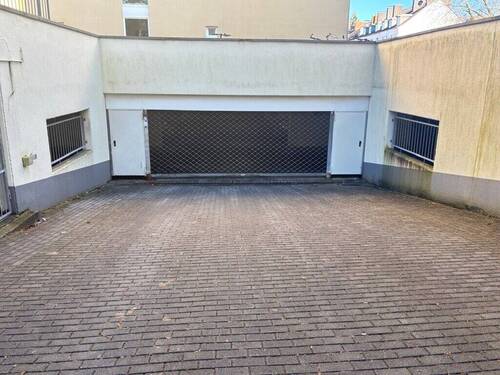 Tiefgarageneinfahrt - 