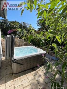 Jacuzzi - 