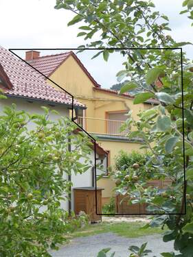 Gebäuderückseite vom Nachbargrundstück aus gesehen - Mehrfamilienhaus, Wohnhaus mit 159,00 m² in Uhlstädt-Kirchhasel zum Kaufen