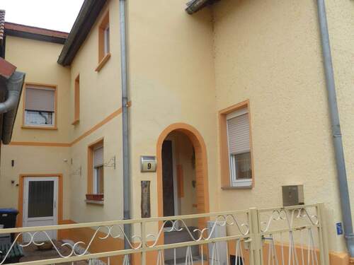 Innenhof und Hauseingangsbereich - 