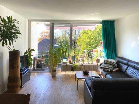 Wohnzimmer_ - 3 Zimmer Etagenwohnung in Krefeld