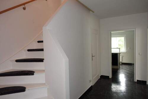 EG Flur, Treppenaufgang - 