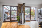 Kamin mit Zugang Wintergarten und Terrasse - 