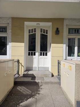 Hauseingang.jpg - 3 Zimmer Etagenwohnung zum Kaufen in Hamburg