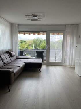 Wohnzimmer 1 - 3 Zimmer Etagenwohnung in Stuttgart