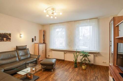 Wohnzimmer im Wohnhaus - 6 Zimmer Reihenmittelhaus in Brandenburg an der Havel