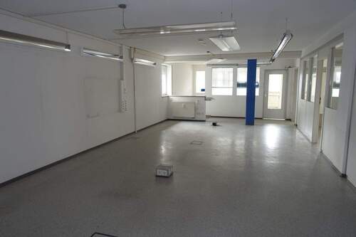 EG Eingang, Flur - großzügige Büro- und Lagerräume mit 3 WC