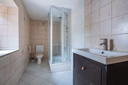 Badezimmer - 1 Zimmer Mehrfamilienhaus, Wohnhaus zum Kaufen in Wutöschingen