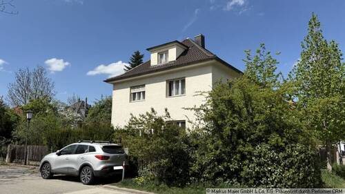 Haus Südansicht - Sanierungsbedürftiges Zweifamilienhaus mit viel Platz für neue Ideen!