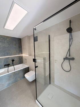 Bad - Neu!!!Traumhafte 2-Zimmer-Wohnung mit Panorama-Ausblick, 2 Balkonen & Top-Ausstattung in Pirna