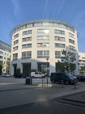 Architektenhaus - Hochwertige 2,5 ZW. 'Vollmöbliert' TOP Lage Frankf. Gallus max. 2 Pers.