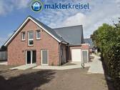 Ostseite - Moderne Haushälfte mit EBK und Garage