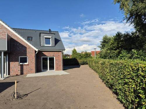 Südseite - 3 Zimmer Doppelhaushälfte zur Miete in Esens