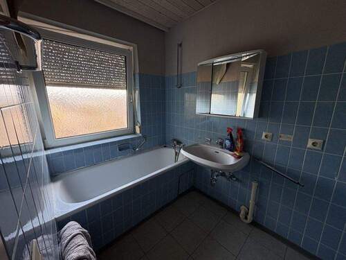 Bad - 4 Zimmer Etagenwohnung zum Kaufen in Crailsheim