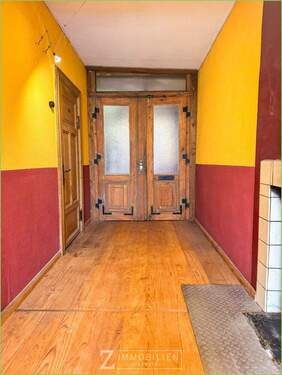 Alte Holztür - 6 Zimmer Mehrfamilienhaus, Wohnhaus in Oldenswort