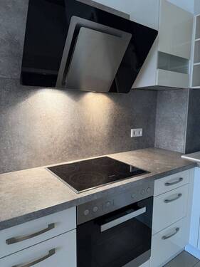 Moderne Einbauküche mit Miele-Geräten - Etagenwohnung mit 92,30 m&sup2; in Berlin zum Kaufen