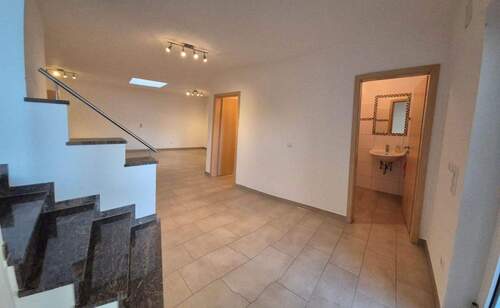 Eingangsbereich mit Küche - 