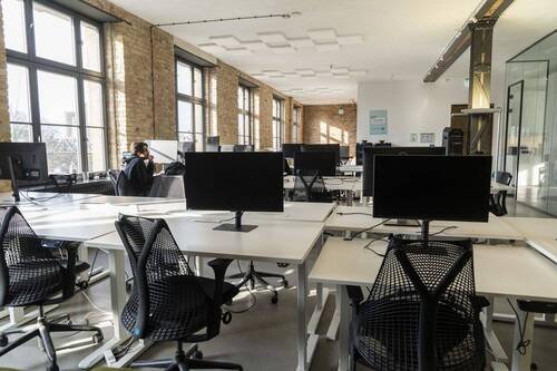 Co-working space - Berlin HQ: Hochwertiger Fixed Desk mit 247 Zugriff, Rooftop & Community