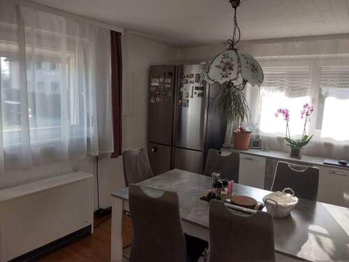 Esszimmer mit 2 Fenstern - 