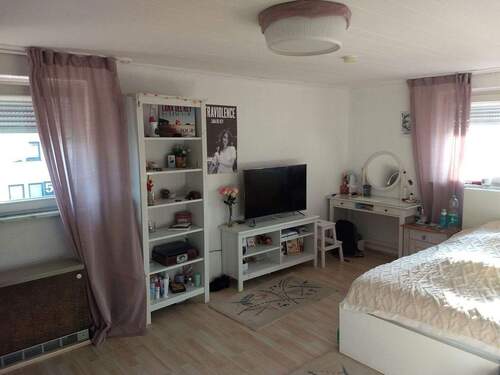 1. Schlafzimmer 2 Fenster - 