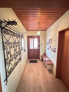 Flur EG - Mehrfamilienhaus, Wohnhaus mit 189,00 m&sup2; in Ippesheim zum Kaufen