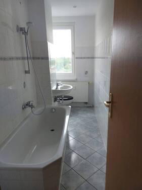 Bad - 2 Zimmer Etagenwohnung zur Miete in Dessau-Roßlau