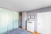 Schlafzimmer mit Einbauschrank - OG - 