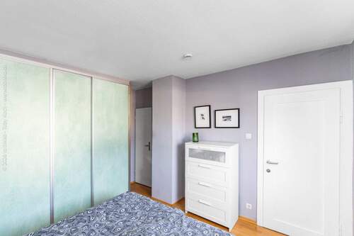 Schlafzimmer mit Einbauschrank - OG - 