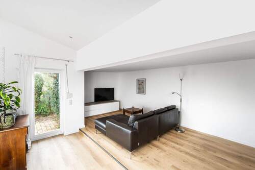 Anbau mit Zugang zu Terrasse und Garten - EG - 4 Zimmer Doppelhaushälfte zum Kaufen in Neu-Isenburg